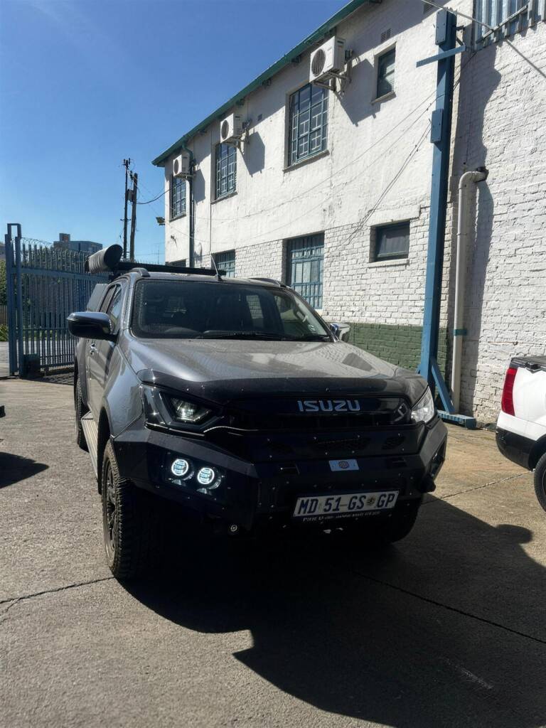 Isuzu D-Max with BBTS front bumper, front view