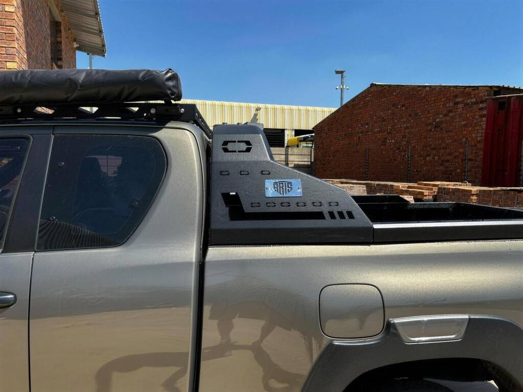 Toyota Hilux with BBTS chase bar and roof rack